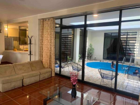 Casa Hospedaje Las Lomas con piscina en La Merced